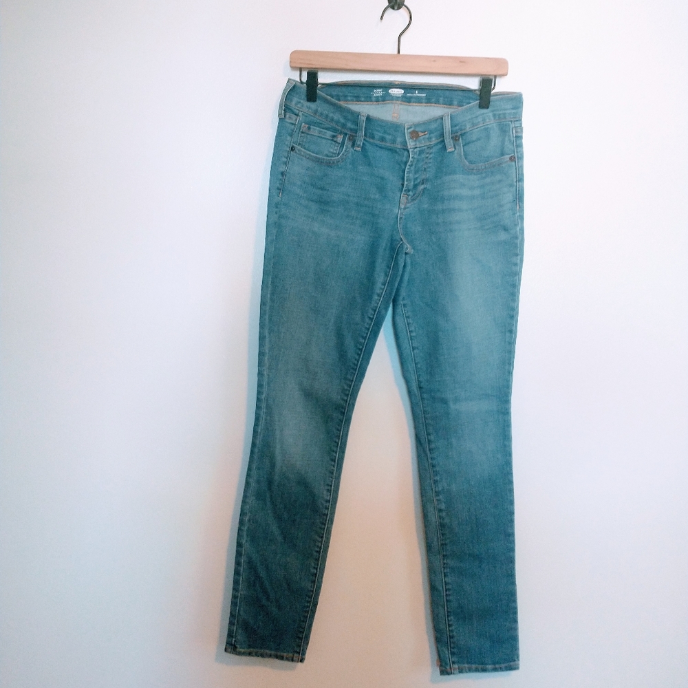 Old Navy skinny regular jeans size 6, medium wash